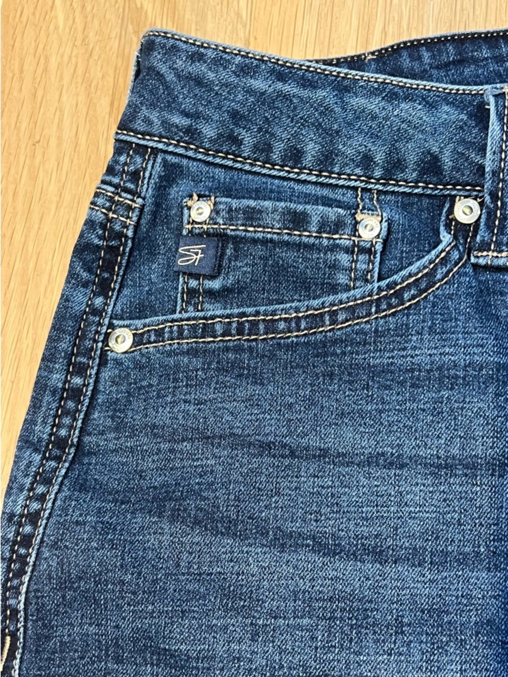 Seven7 High Rise Weekend Shorts Size 6 Dark Wash 4” Inseam Stretch Denim - Picture 9 of 15